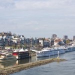 Cruiseschepen voor de kade van Nijmegen